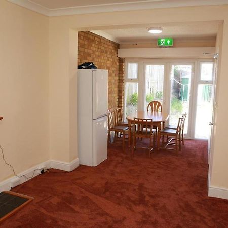 Congress Road Abbeywood Apartment Abbey Wood Exterior photo